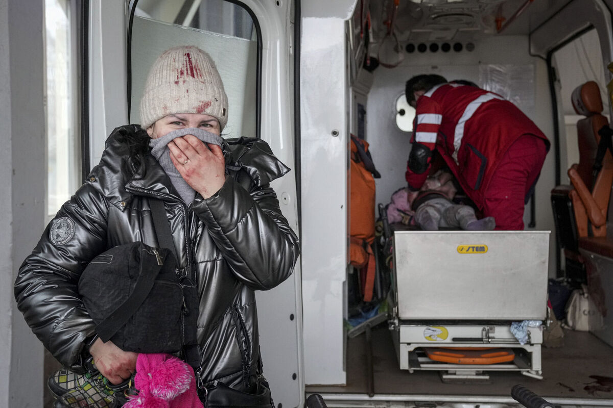 A woman reacts as paramedics perform CPR on a girl who was injured during shelling, at city hospital of Mariupol, eastern Ukraine, Sunday, Feb. 27, 2022. The girl did not survive. (AP Photo/Evgeniy Maloletka) A woman reacts as paramedics perform CPR on a girl who was injured during shelling, at city hospital of Mariupol, eastern Ukraine, Sunday, Feb. 27, 2022. The girl did not survive. (AP Photo/Evgeniy Maloletka)