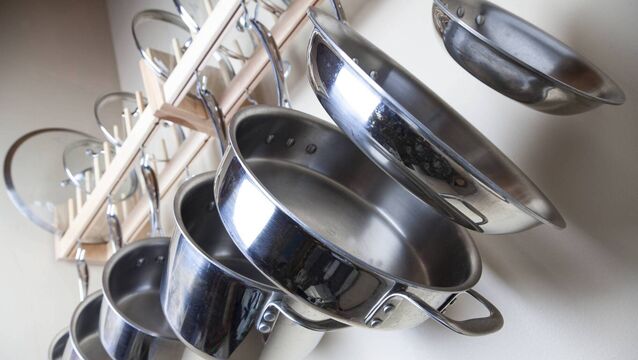 It's worth thinking of stainless steel as glass, as it responds to the same products. <p>It's worth thinking of stainless steel as glass, as it responds to the same products.</p>